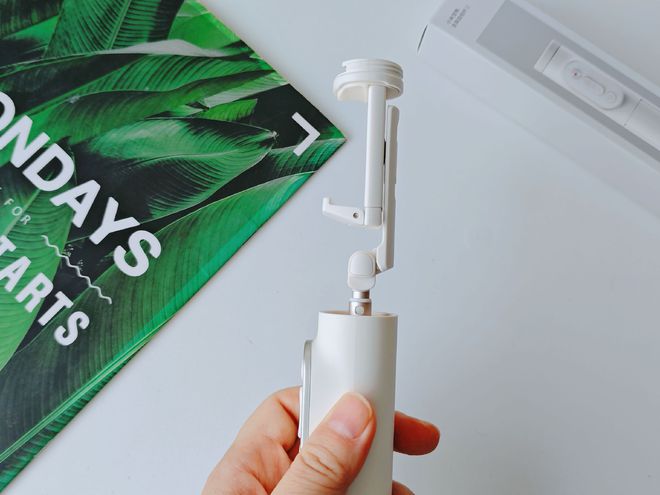 我的自拍神器--小米变焦支架自拍杆 2米乐体育app网站一杆多用拍照不求人(图2)