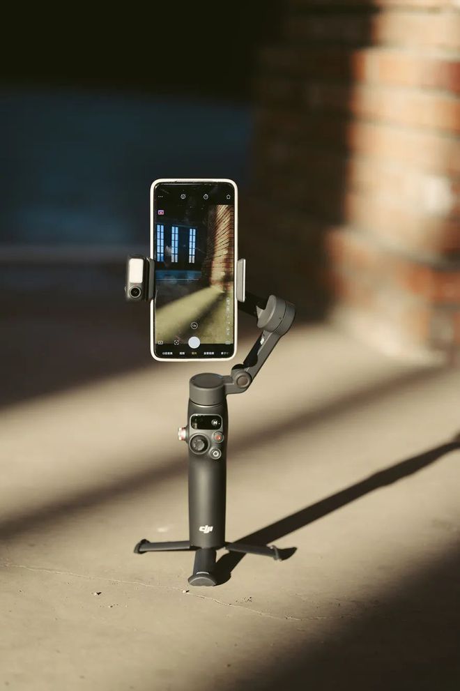 ie 7 Pro稳定器首发初体验！549元！大疆OSMO Mobl(图5)