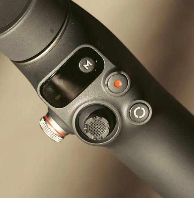 ie 7 Pro稳定器首发初体验！549元！大疆OSMO Mobl(图9)