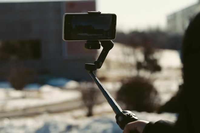 ie 7 Pro稳定器首发初体验！549元！大疆OSMO Mobl(图12)